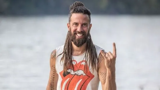 Varga Viktor sötét üzenetei sokkolják a rajongókat: nagy a baj, vagy ez is csak egy művészi dráma?