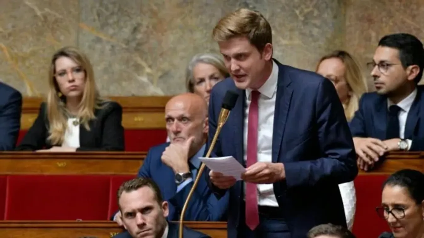 Macron-párti képviselő: csökkentenünk kell a migrációt!