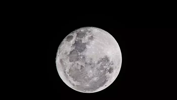 Most ragyog 2025 utolsó, óriásira nőtt Hideg Szuperholdja!