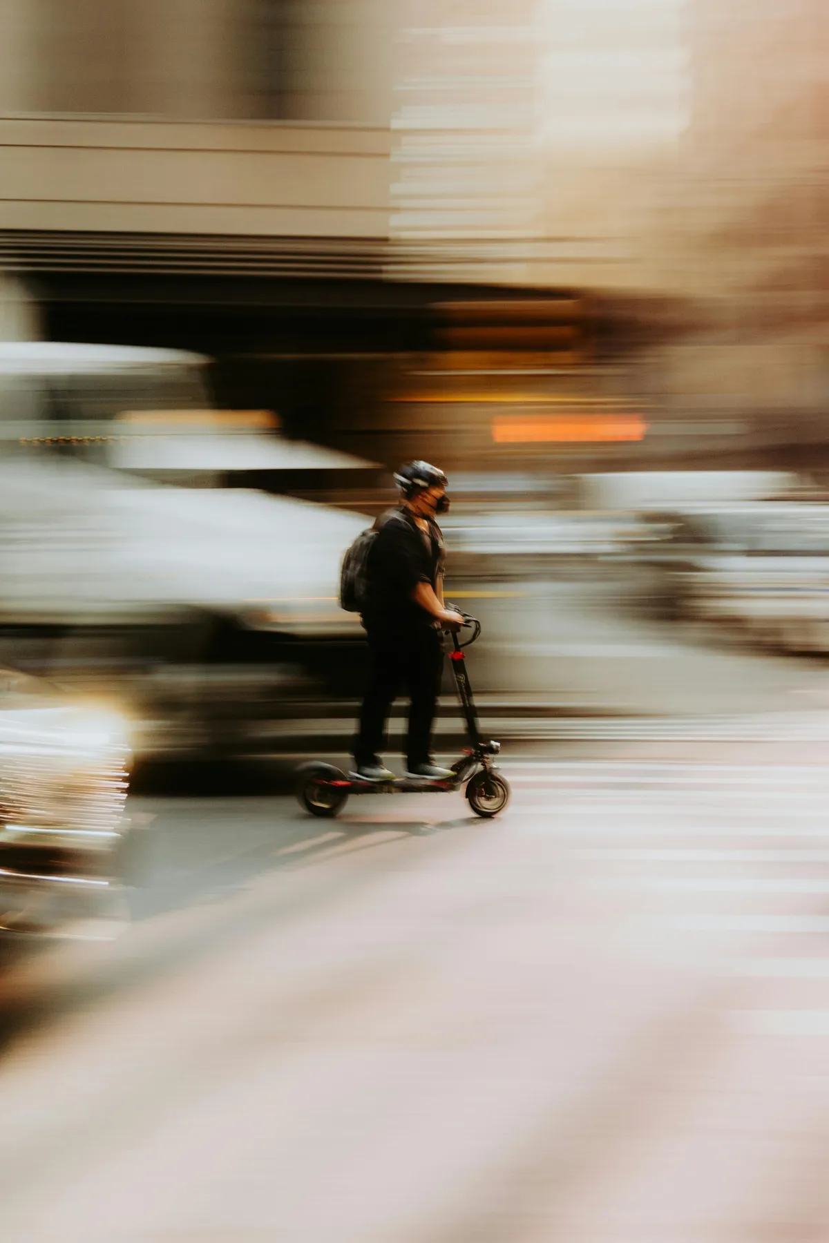 Egyre több a rollerbaleset, most a Nagykőrösi úton ütöttek el egy férfit