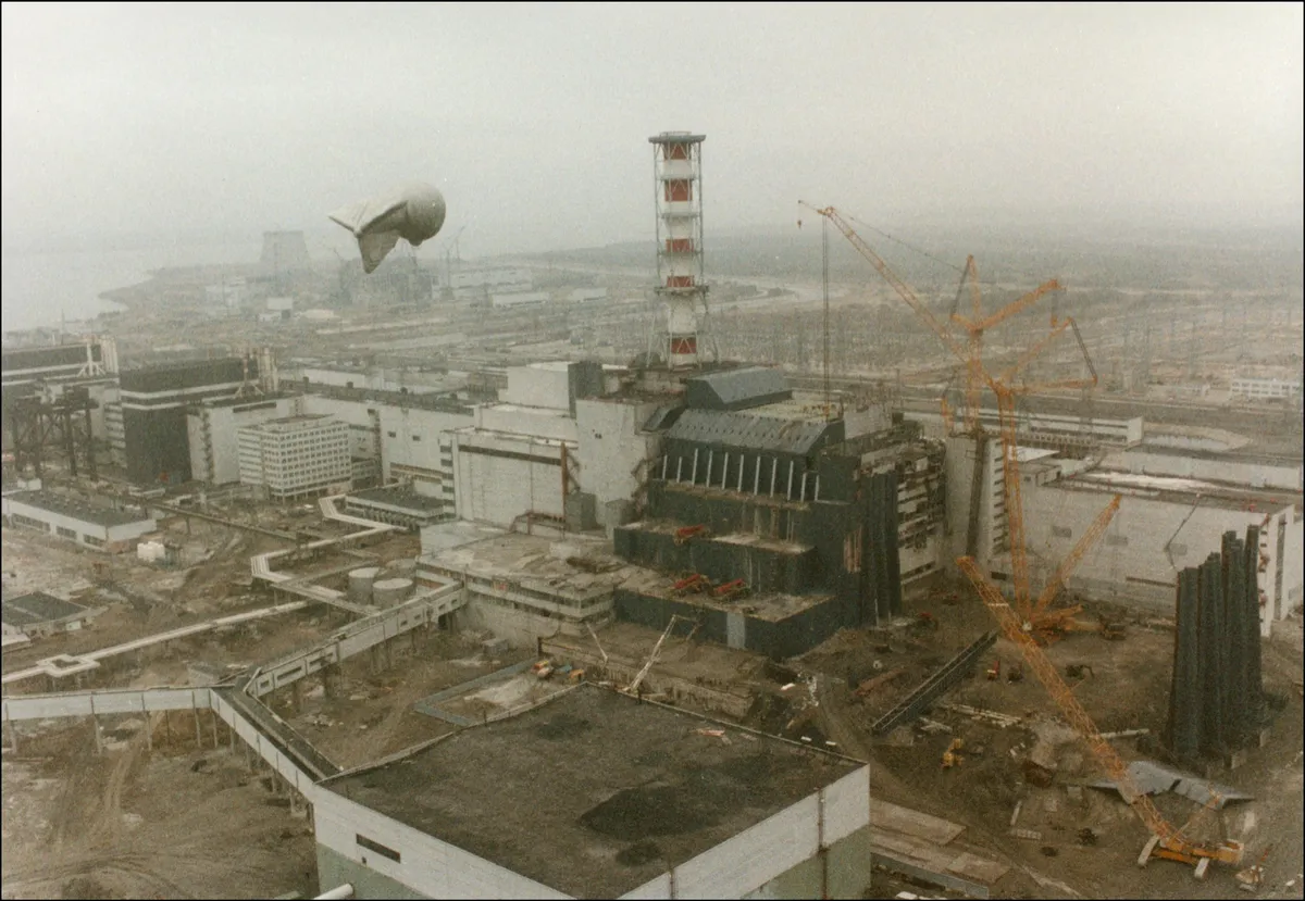 csernobili atomerőmű Chernobyl: first pictures after the nuclear disaster.CHERNOBYL, UKRAINE : View of the Chernobyl Nuclear power after the explosion on April 26 1986