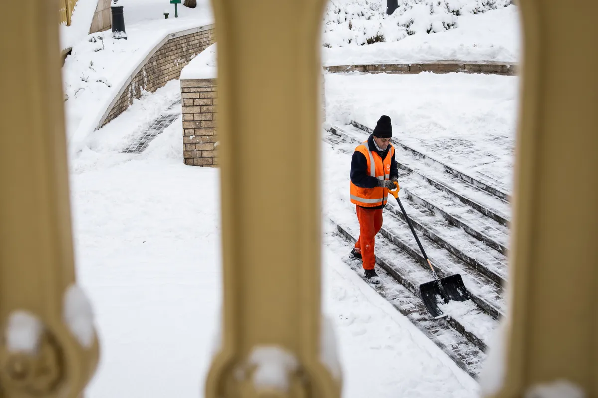 ez jár a hidegben dolgozóknak