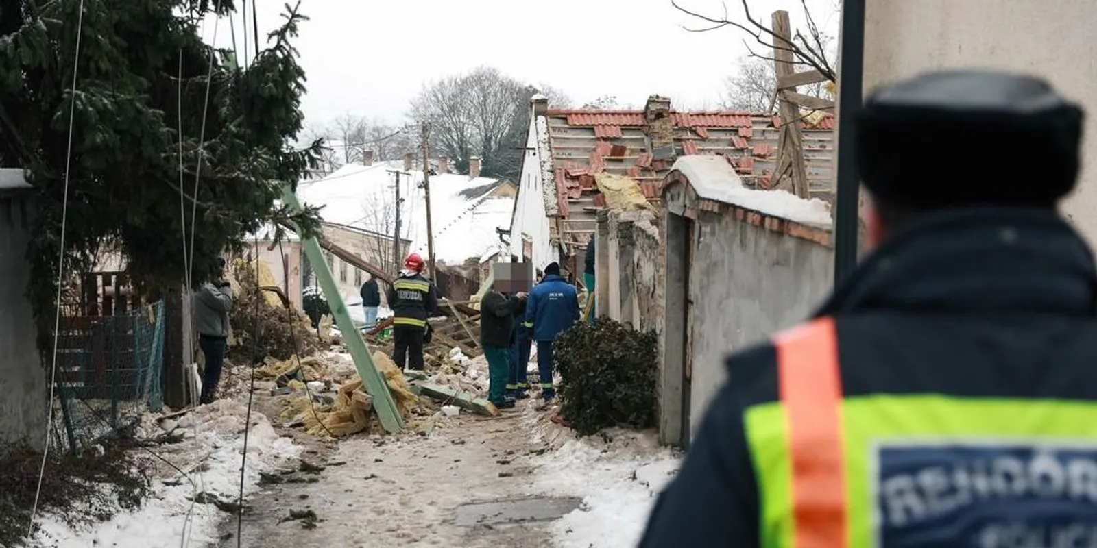 Egy egész utcát elpusztított a gázrobbanás Pannonhalmán