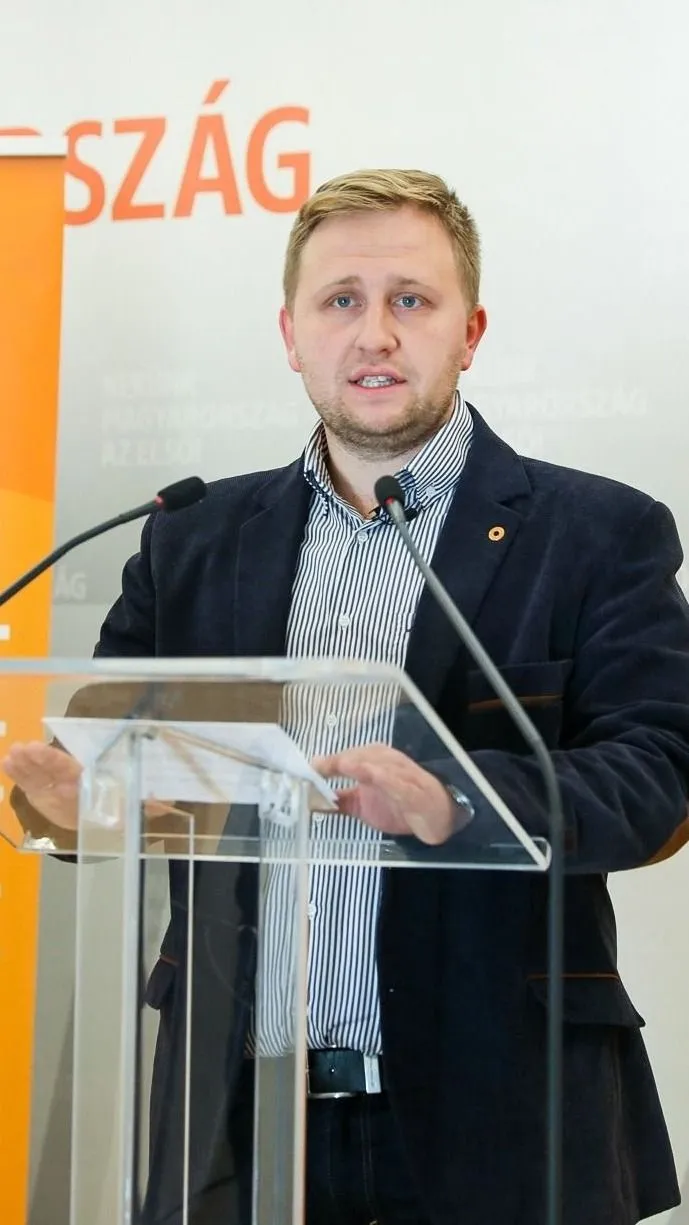 Rengeteg fiatal vett részt a kaposvári Háborúellenes Gyűlésen