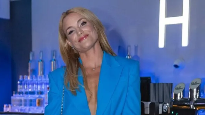 Gyönyörű ruhában kapták lencsevégre Som-Balogh Edinát