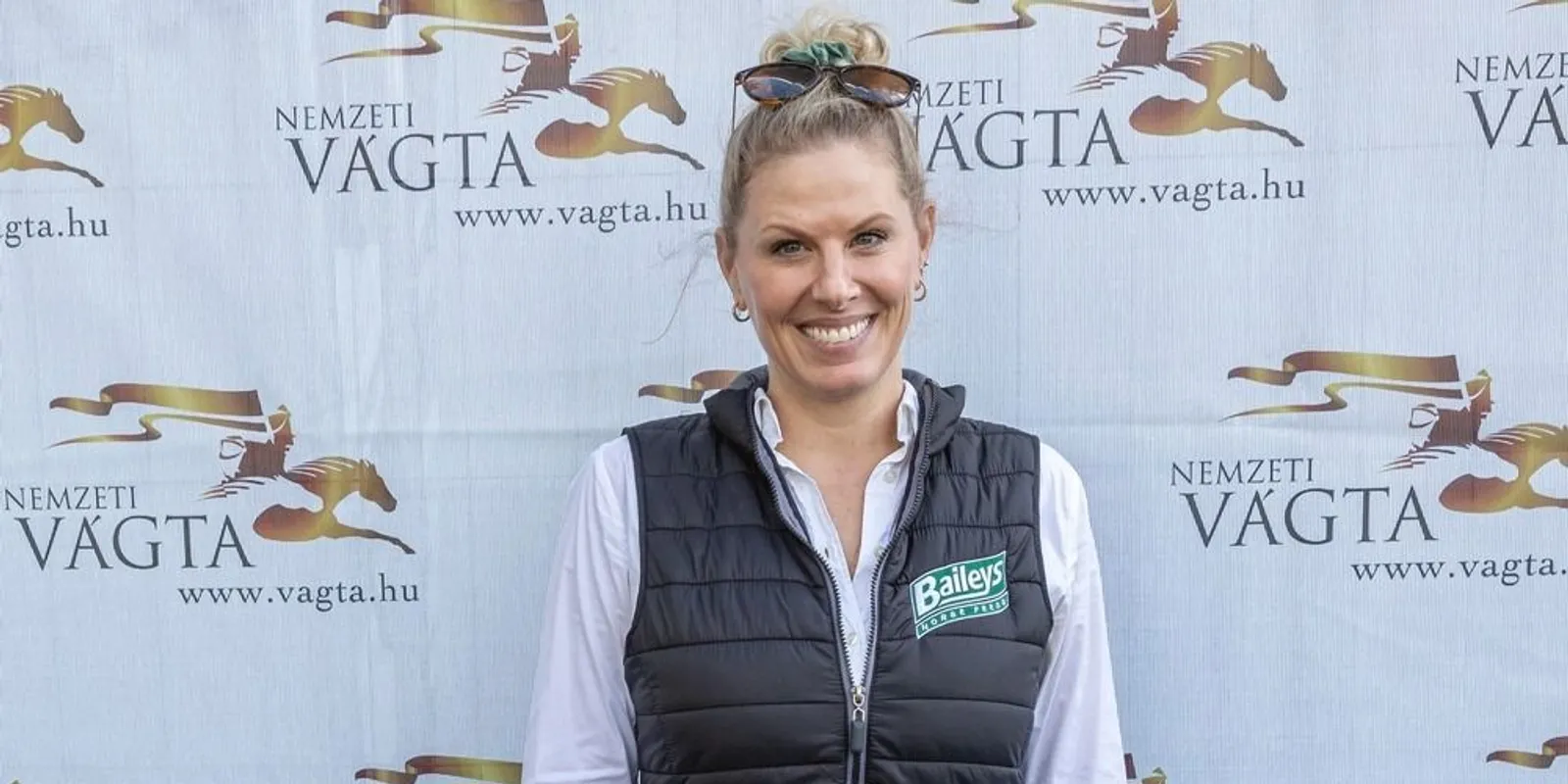 Támadás érte Oroszlán Szonját és kutyáját