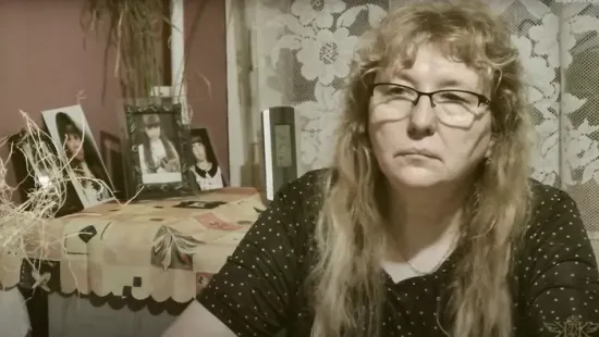 "Niki hozott össze minket" - Egy rendőr karjaiban talált vigaszt a meggyilkolt Szathmáry Niki édesanyja