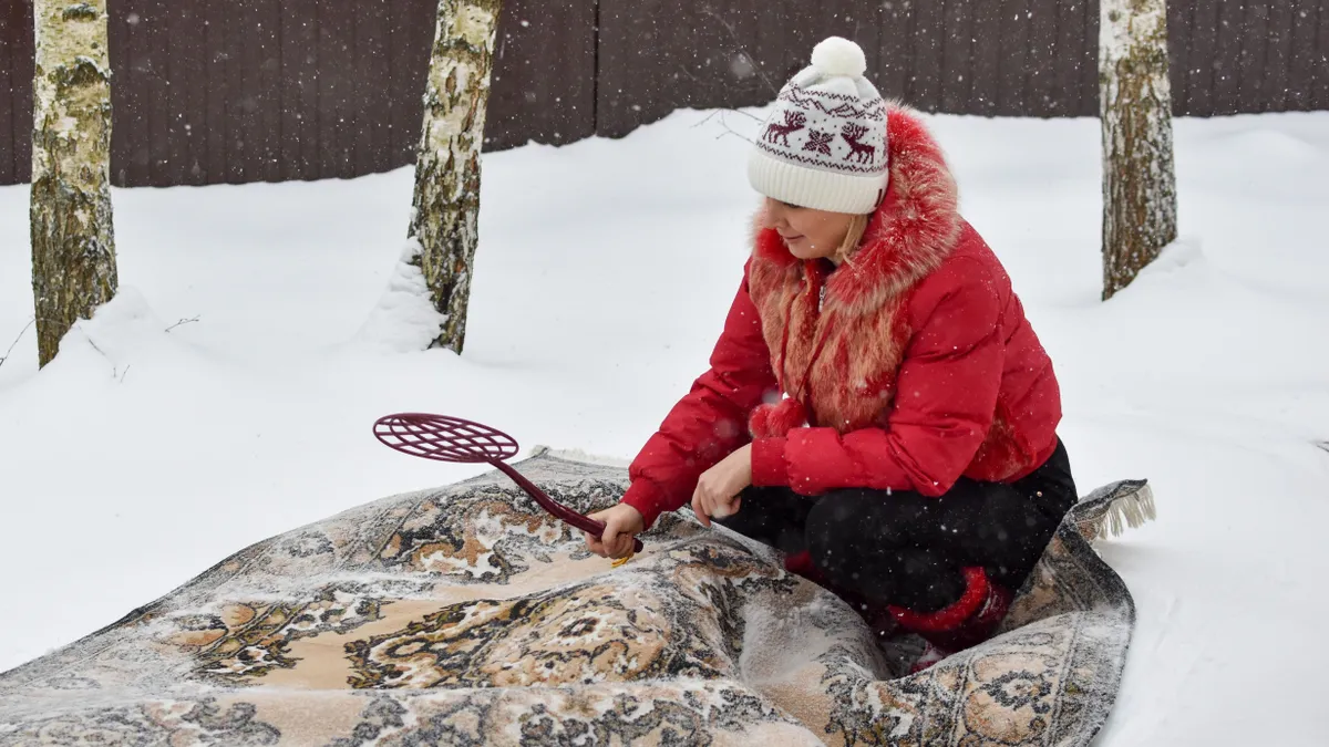 Tipp: szőnyegtisztítás hóban- Beat,The,Carpet,From,Dust,In,The,Winter,In,The