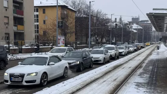 Budapest elesett a hó és az ónos eső miatt, vidéken tiszták az utak - Galéria!