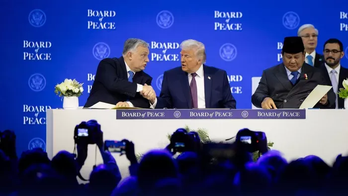 Orbán Viktor is aláírta a Béketanács alapító okiratát