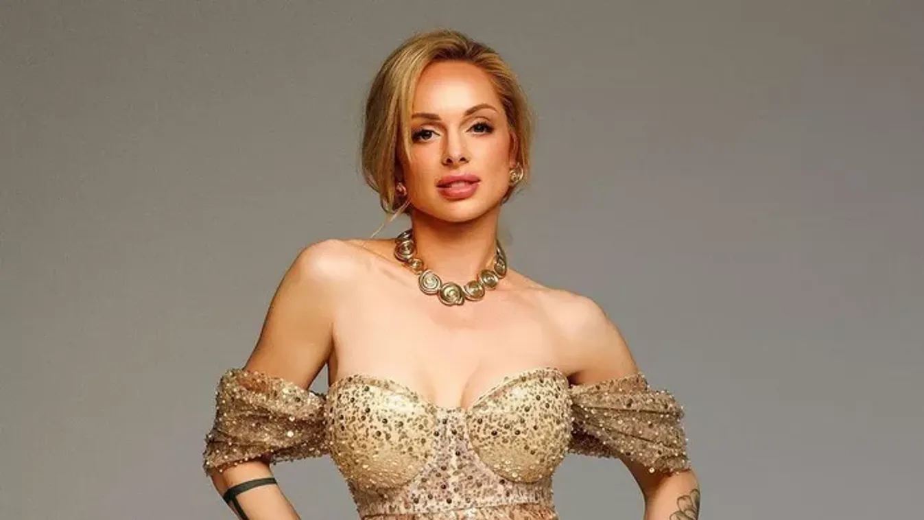 Turi Xénia beszédes csokrot kapott – erről árulkodik a szín