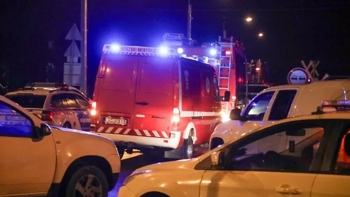Autó és vonat ütközött: egy 10 éves gyerek is életét vesztette