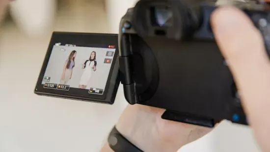 Élő adásban kapott idegösszeomlást a műsorvezető - Videó!