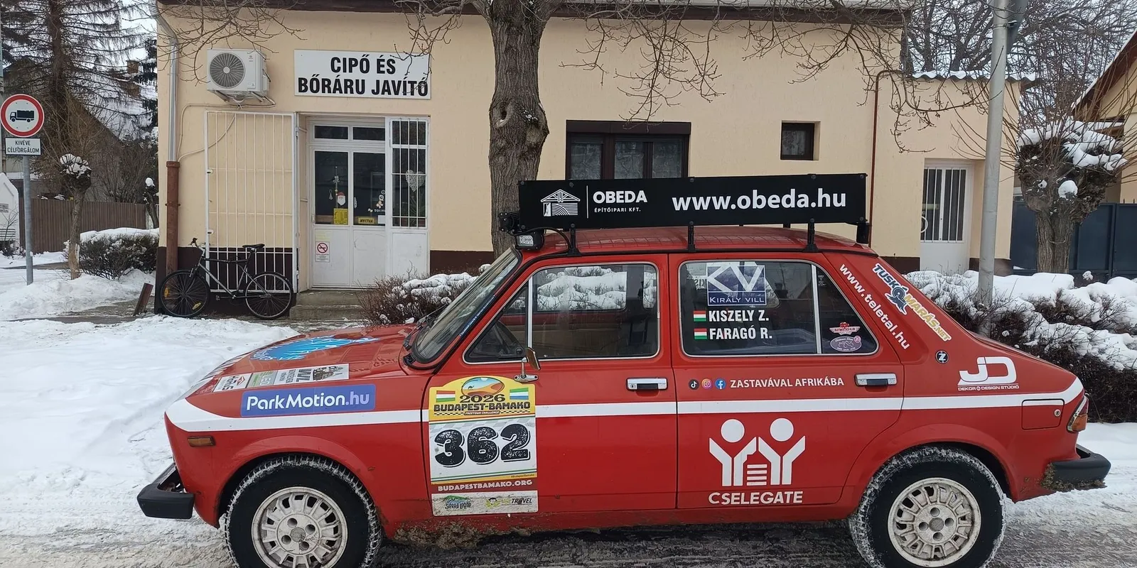 Néhány nap és a két férfi elindul a Zastavával Afrikába