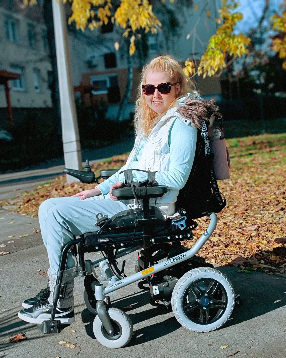 Vivien, a lebénult táncosnő segítségre szorul