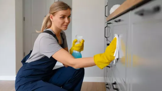 Zsírtól ragad a konyhaszekrényed? Ez az egyszerű és olcsó trükk megoldja