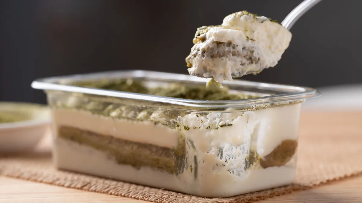 Tiramisu expressz recept Matcha,Tiramisu,Cake,With,Green,Tea,Powder,On,Top,,Italian