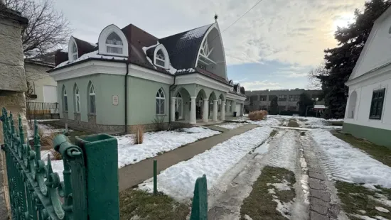 Több műtét vár még rá, imádkoznak érte: így forrázta le az abálólé Stadler József unokáját