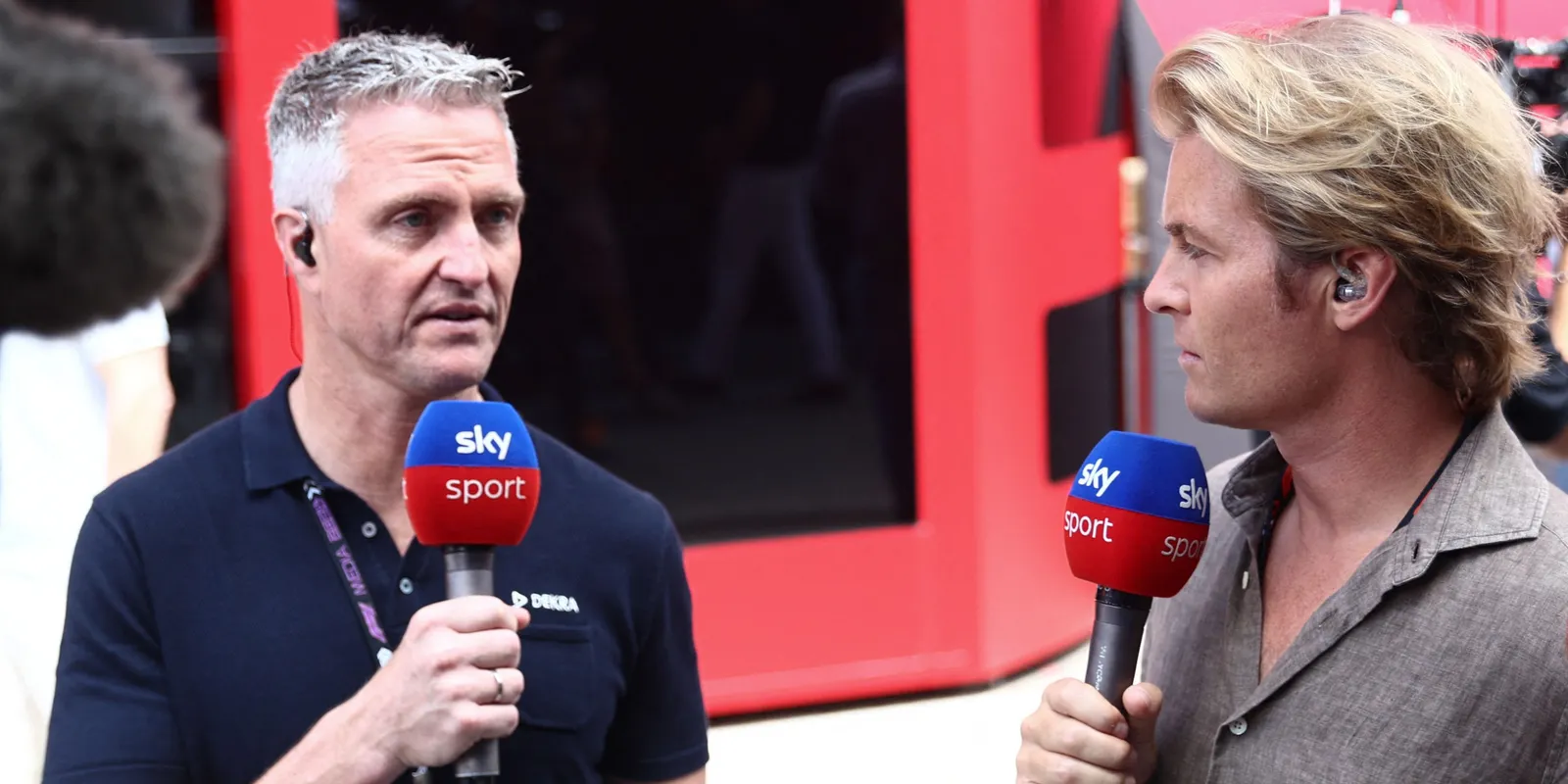 Mit művelt Schumacher a vécén?! Kitört a háború az F1-ben