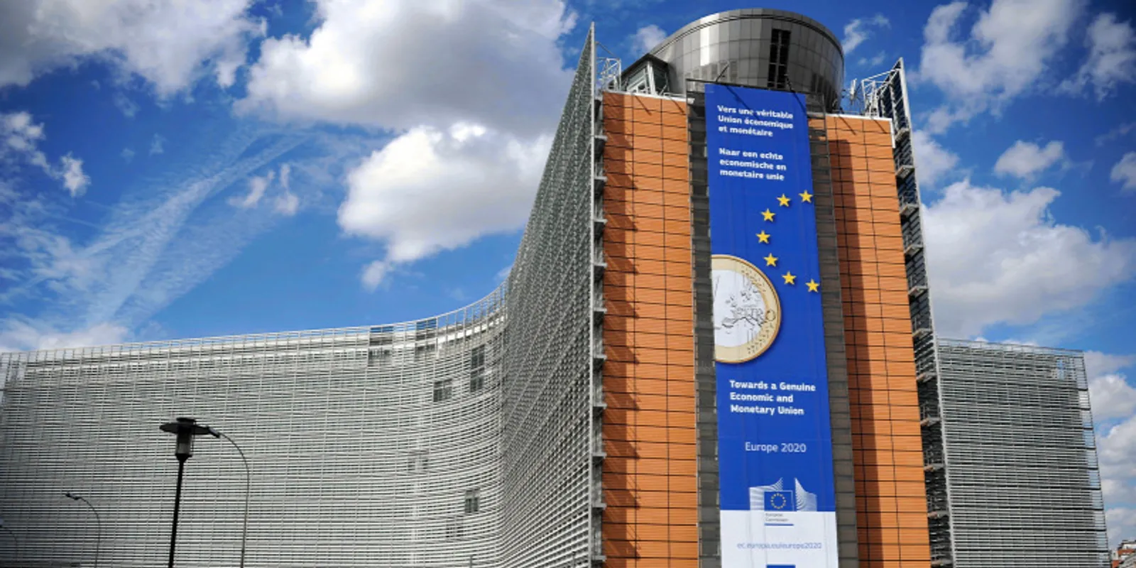 Brüsszel a családi adókedvezmények eltörlését és több adót követel