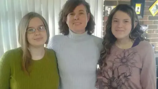 Mérgezett bort kínált az anya a családi összejövetelen: lánya belehalt