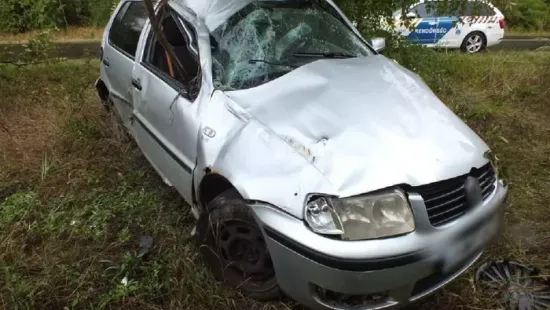 Ez már hihetetlen! Totálkárosra törte a lopott autót a drogos fiatal