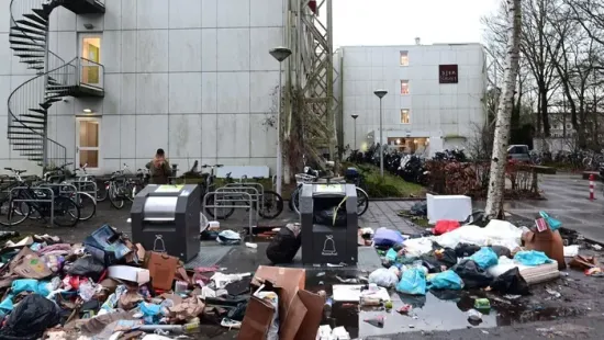 Hollandiában összezárták az egyetemistákat a migránsokkal, tömeges nemi erőszak lett a vége