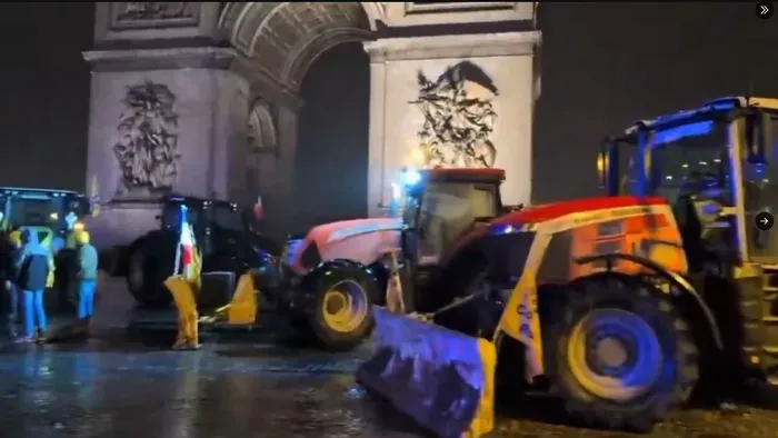 Traktorokkal foglalták el Párizs belvárosát a dühös gazdák