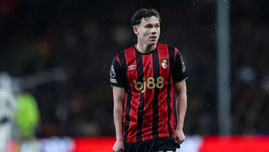 Bennfentes súgott Tóth Alexről Angliában