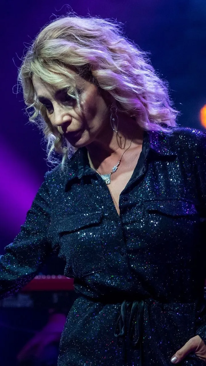 Keresztes Ildikó kezét még mindig fogja az édesanyja!