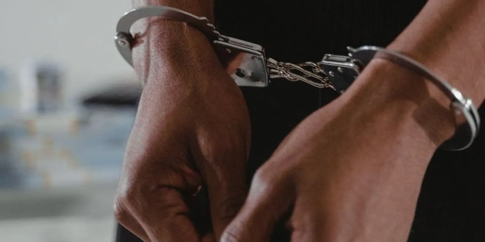 Lelőtte egyéves kislányát a kegyetlen anya