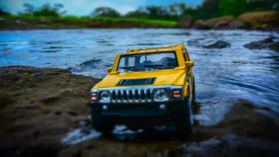 Eladó a Balatonba szakadt Hummer - végre egy használt autó, aminek ismert az előélete!