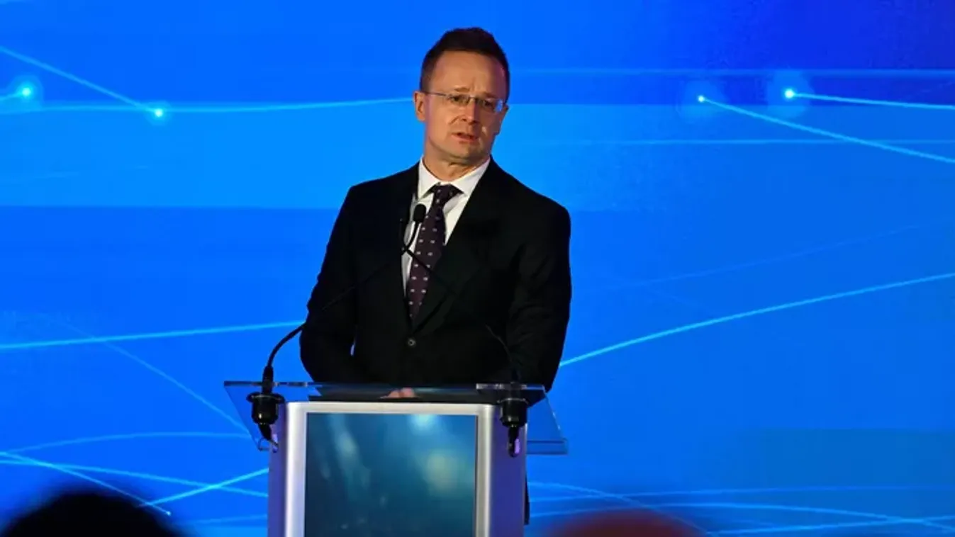 Szijjártó: Háromszoros rezsiszámla, 1000 forintos benzin