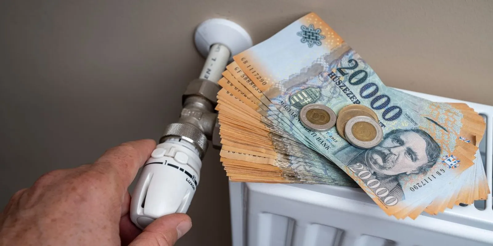 Ekkora számlát jelentene a Tisza-párt rezsipolitikája