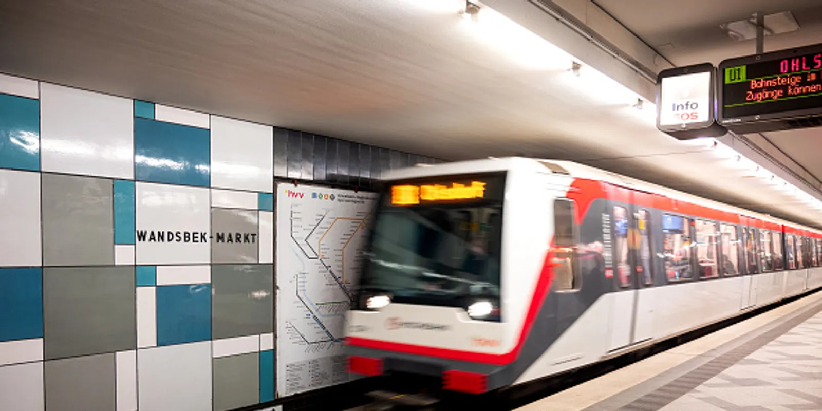 Egy szudáni migráns metró elé lökött egy lányt Hamburgban