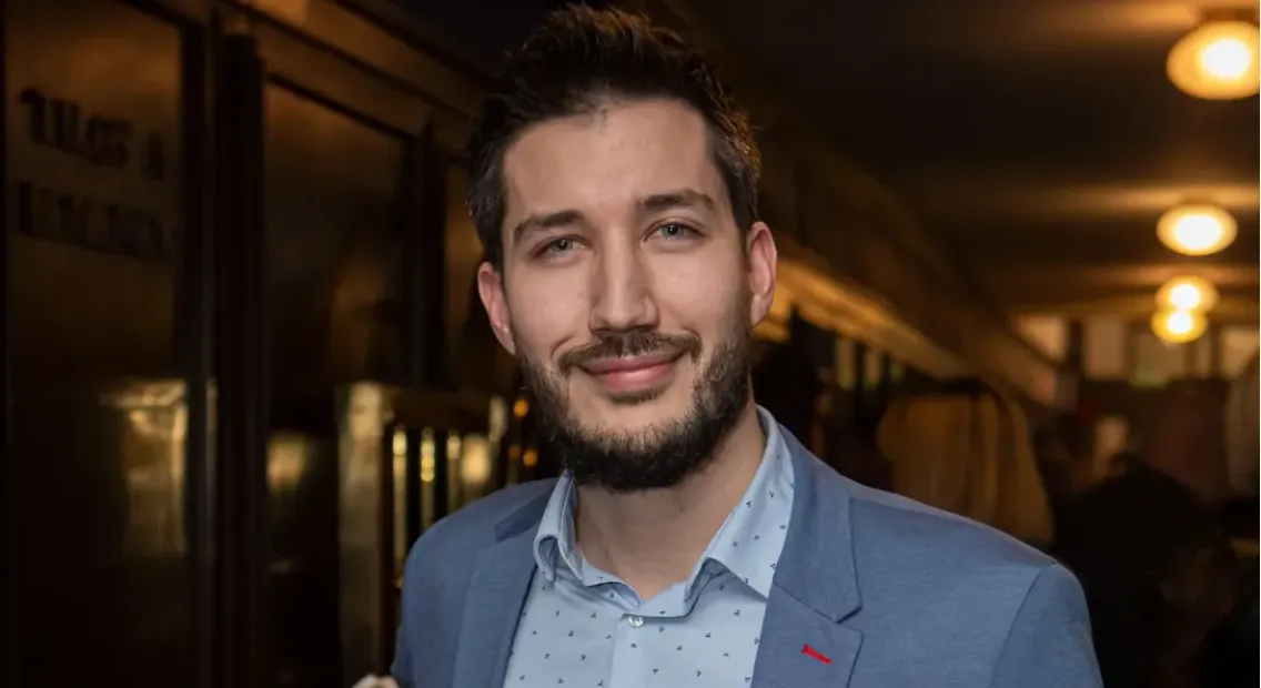 Pál Dénes és családja veszélybe került.