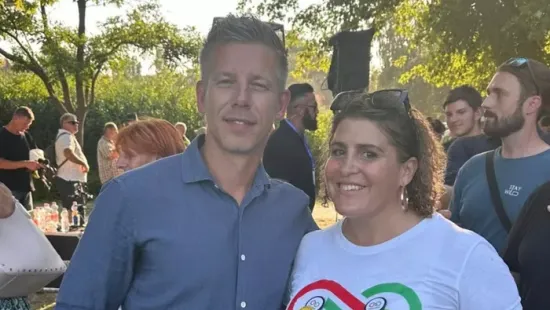 Pornósztárt küldött Lázár Jánoshoz Magyar Péter!