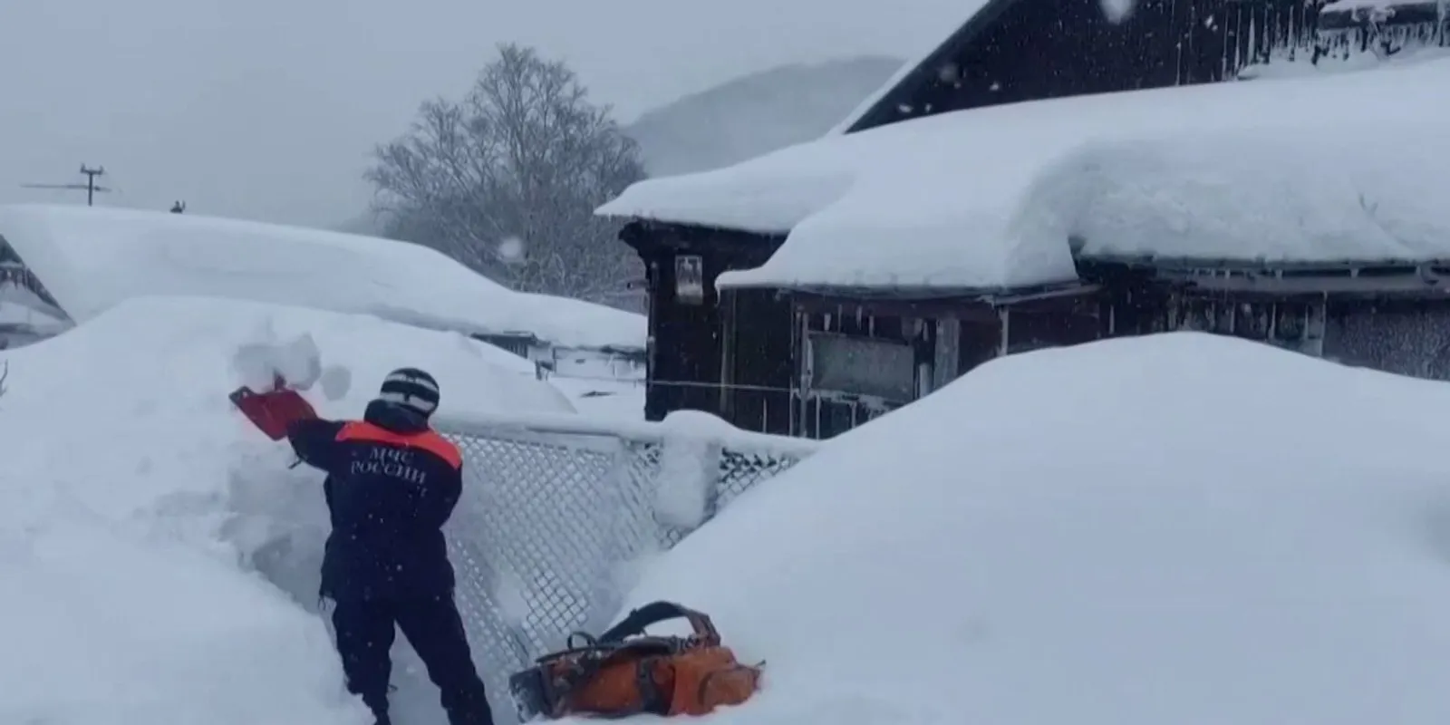 Brutális havazás Kamcsatkán, több méteres a hó–Galéria