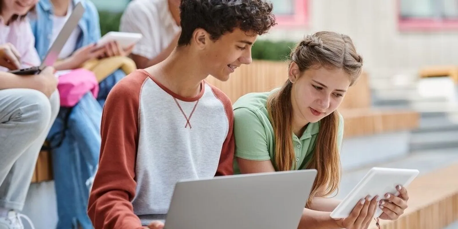 Kapu a jövőbe: hátrányos helyzetű iskolák a világ élvonalában