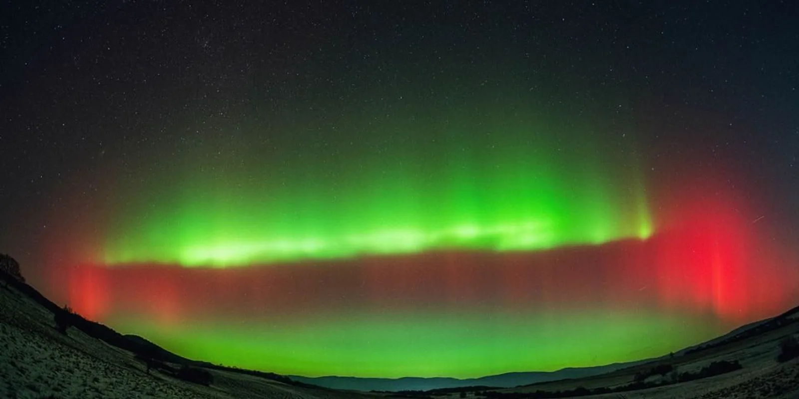 Vörösbe borult a magyar égbolt – Itt láthattad a brutális sarki fényt!