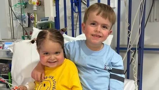 Háromévesen második szervátültetésére készül a genetikai rendellenességgel élő Etta – édesanyja mentheti meg az életét