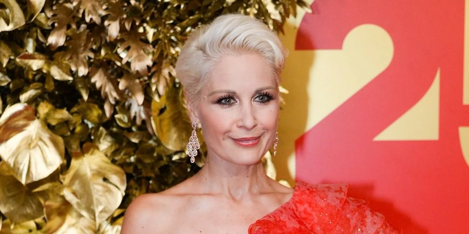 Buja táncosnőhöz hasonlít: Orosz Barbi Párizsban járt