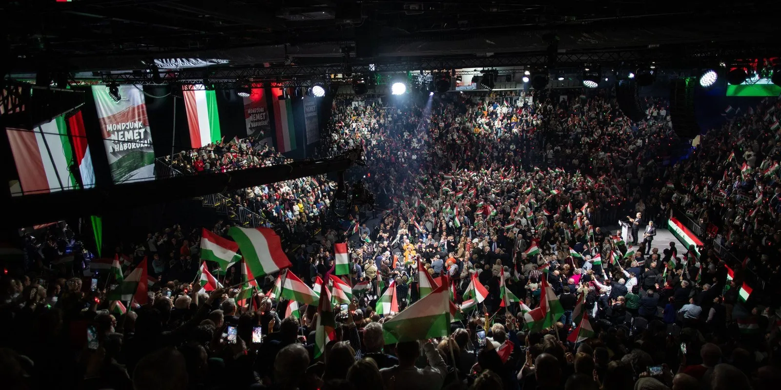 Lélegzetelállító fotósorozatot osztott meg Orbán Viktor