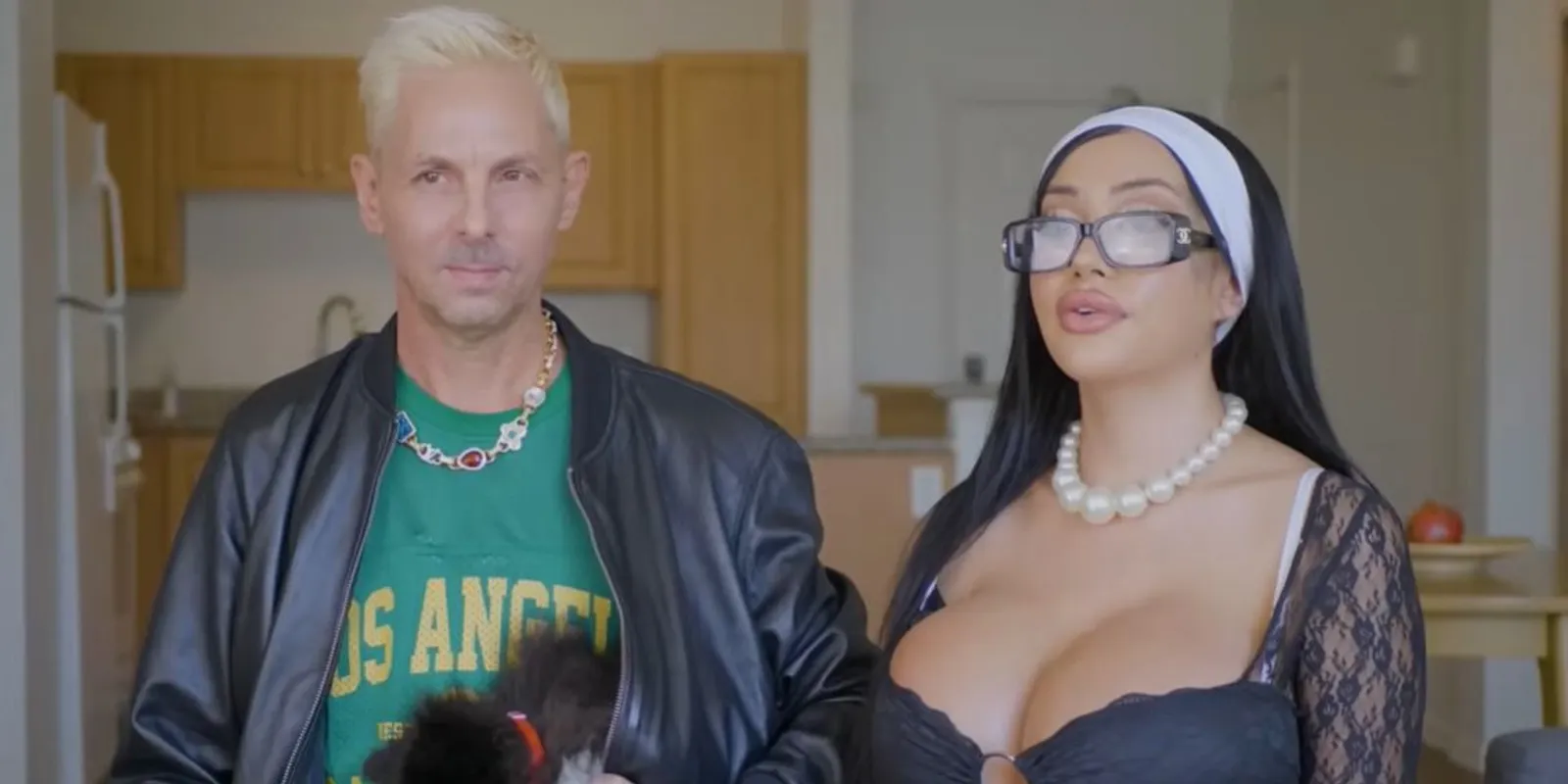 'Addig vagyok együtt a párommal, amíg ő fizeti a plasztikát"