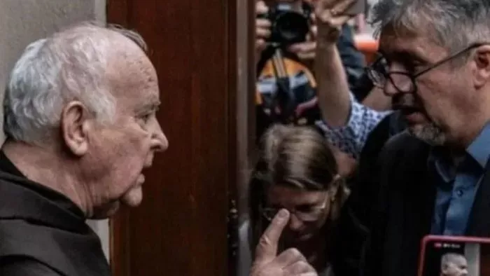 Túl hangos volt a harang? Feljelentették Pál atyát a Hadházy-tüntetés kapcsán