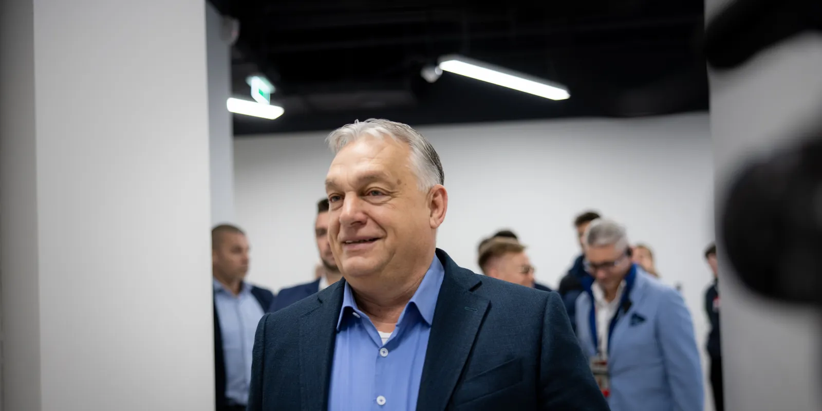 Ilyen volt Orbán Viktor útja Davosba - Videó