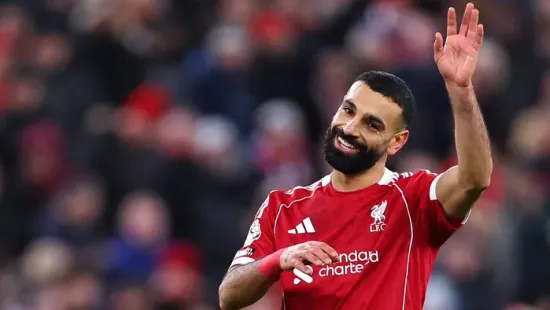 Szalah csupa mosoly, fütyül a Liverpool problémáira