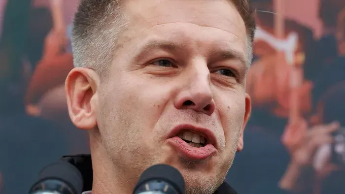 Magyar Péter lebukott! Brüsszelben igent nyom a háborúra