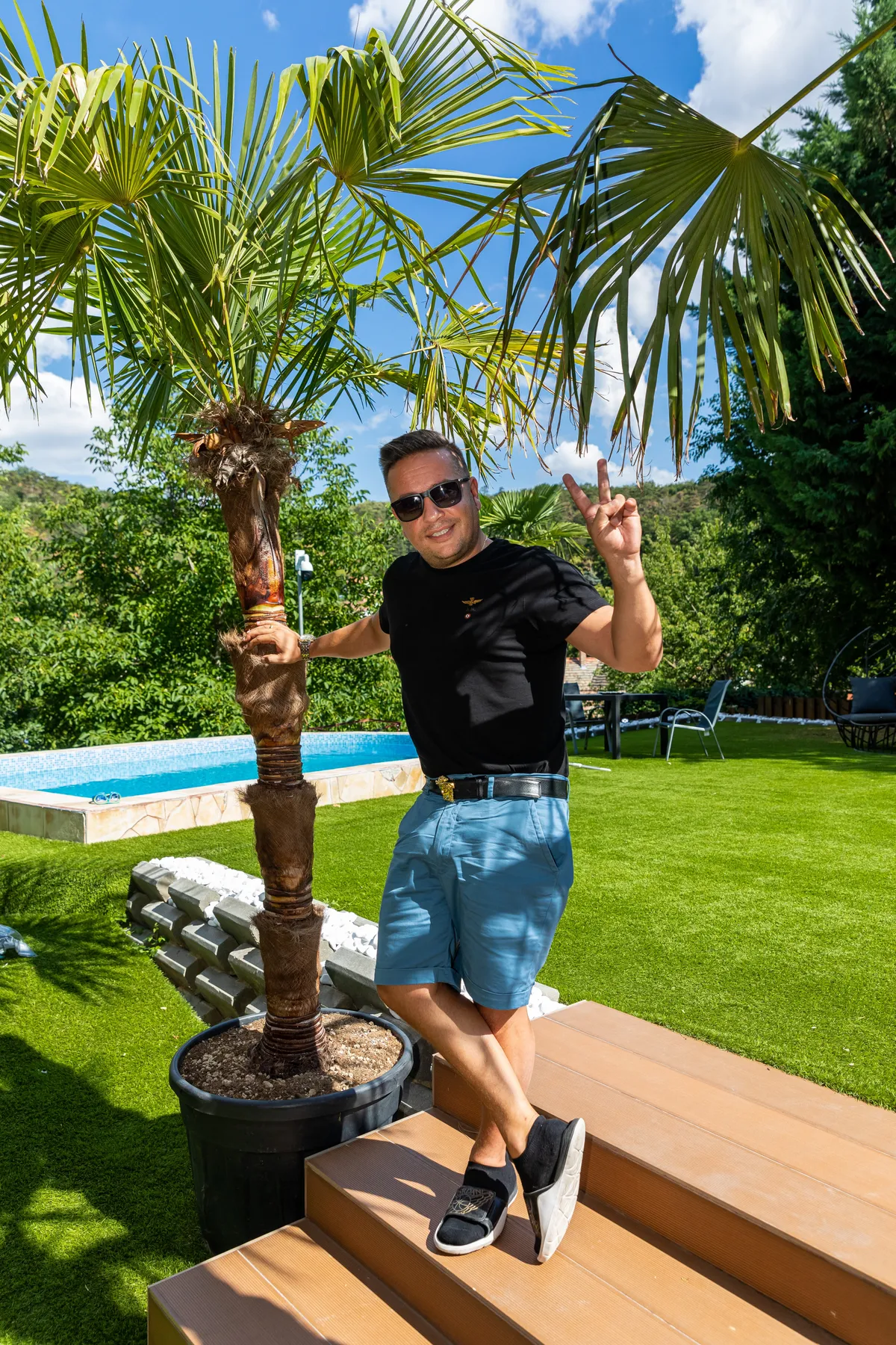 L.L. Junior büszkén osztotta meg, hogy rajongója magára varratta nevét