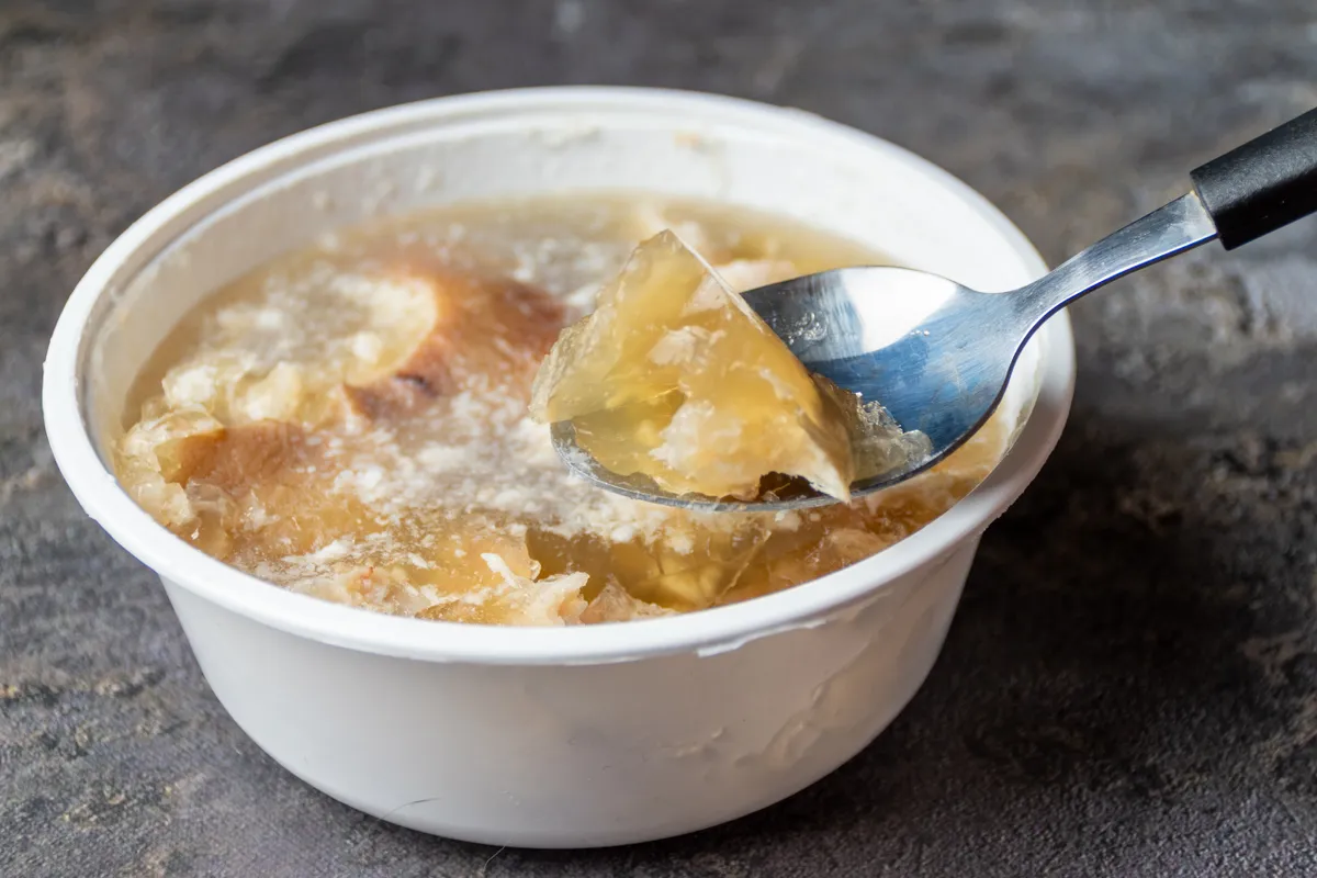 Sokak szerint szentségtörés a zöldség a kocsonyába.